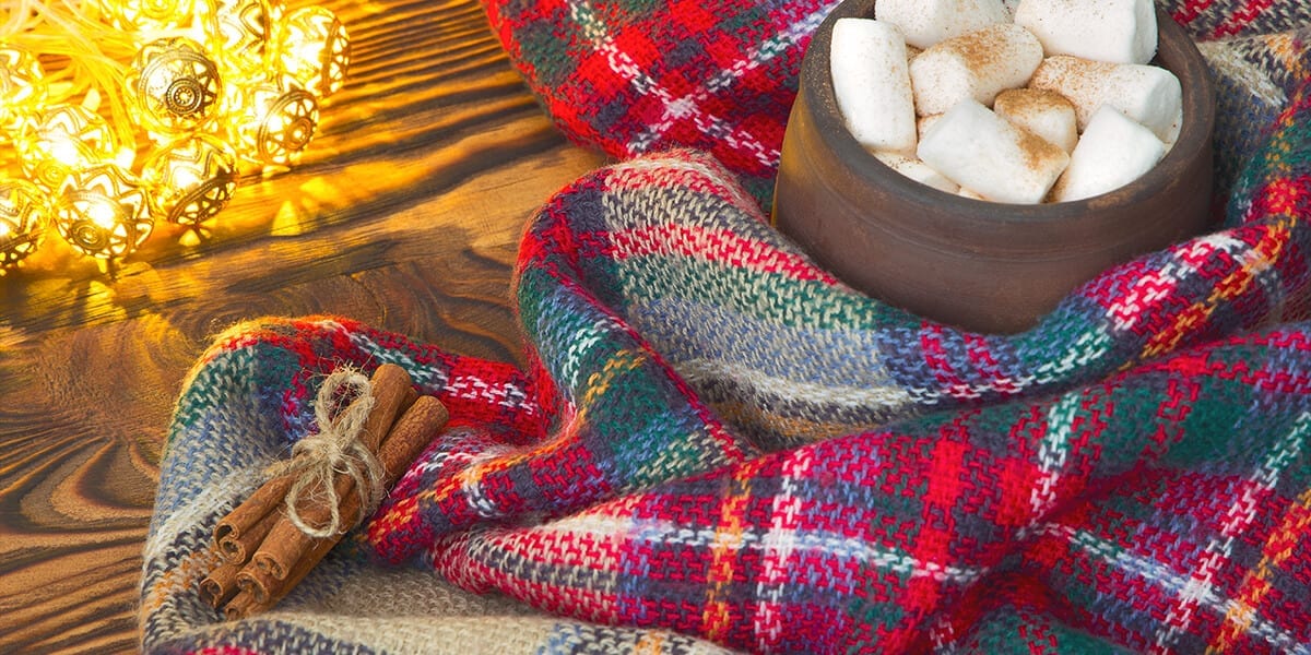 platt-hill-holiday-decor-trends-cinnamon-sticks-blanket-marshmallows