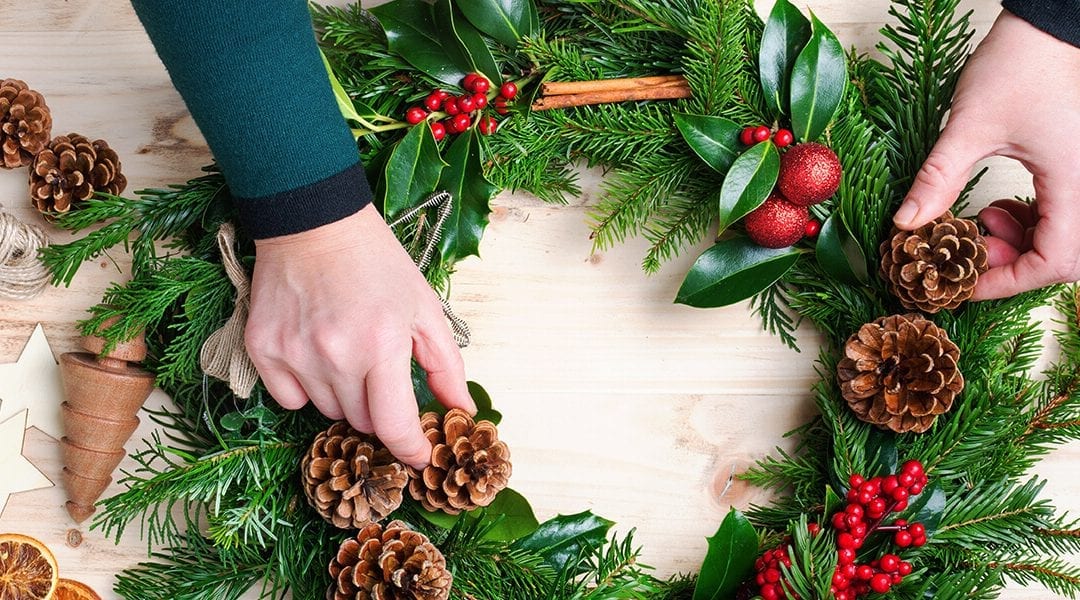 35 Pine Cone Christmas Decorations That Bring Rustic Charm to